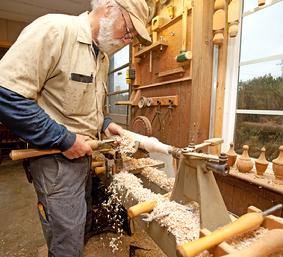 John Leake woodworker ffrom York, SC works at his lathe